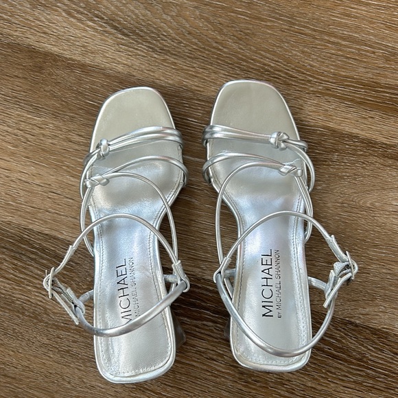 Silver heels - Picture 9 of 10